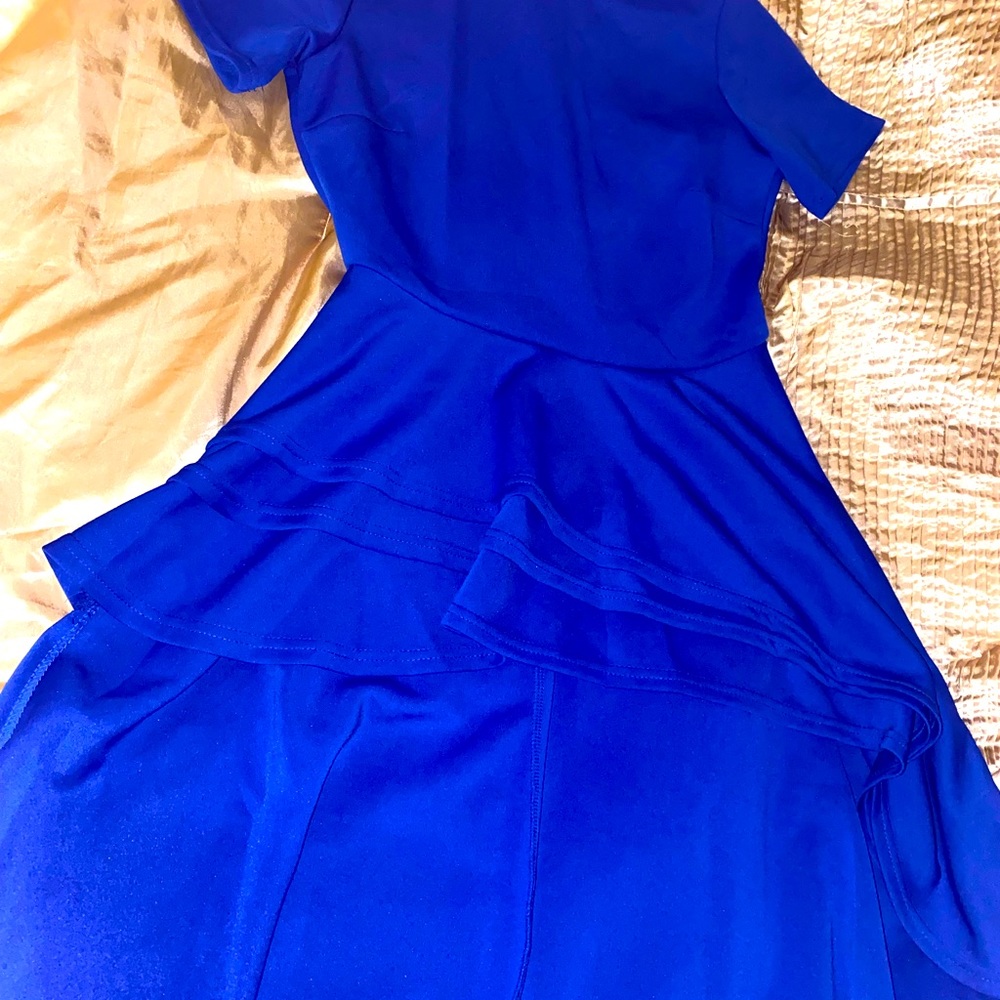 Just beautiful beautiful and also available in blue and Size M